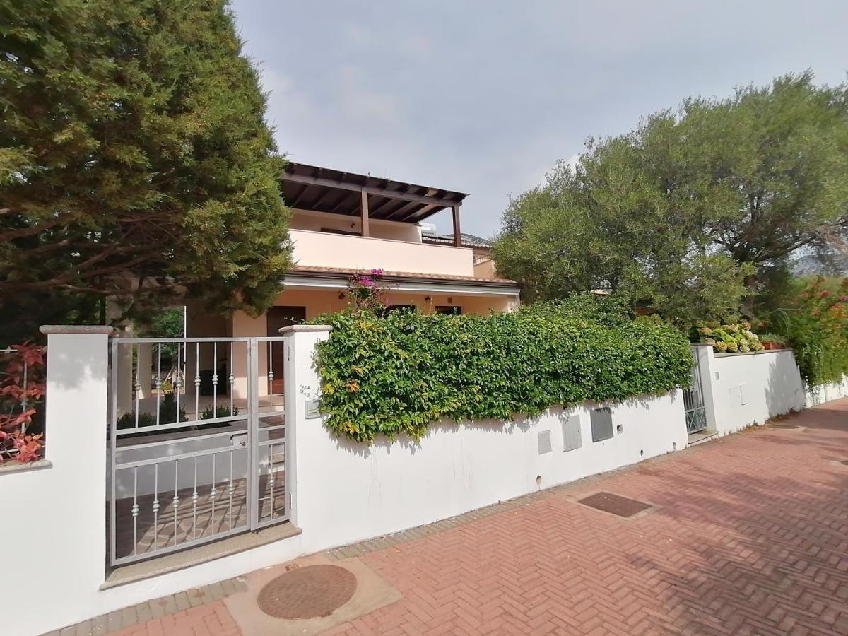 Casa Vacanze Villa Rosa Cala Gonone Buitenkant foto